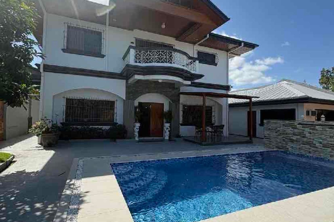 6 Bedroom House for Sale in Tangub, Bacolod, Negros Occidental – photo 2