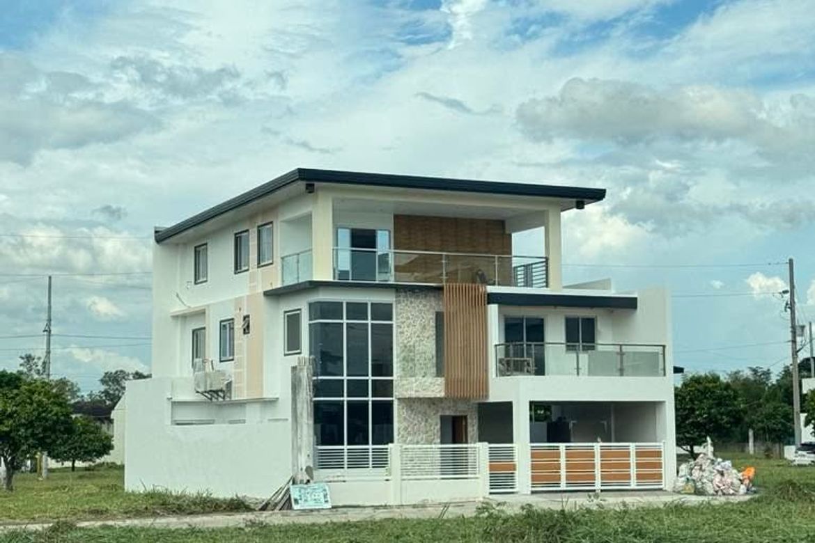 6 Bedroom House for Sale in The Sonoma, Don Jose, Santa Rosa, Laguna – photo 2