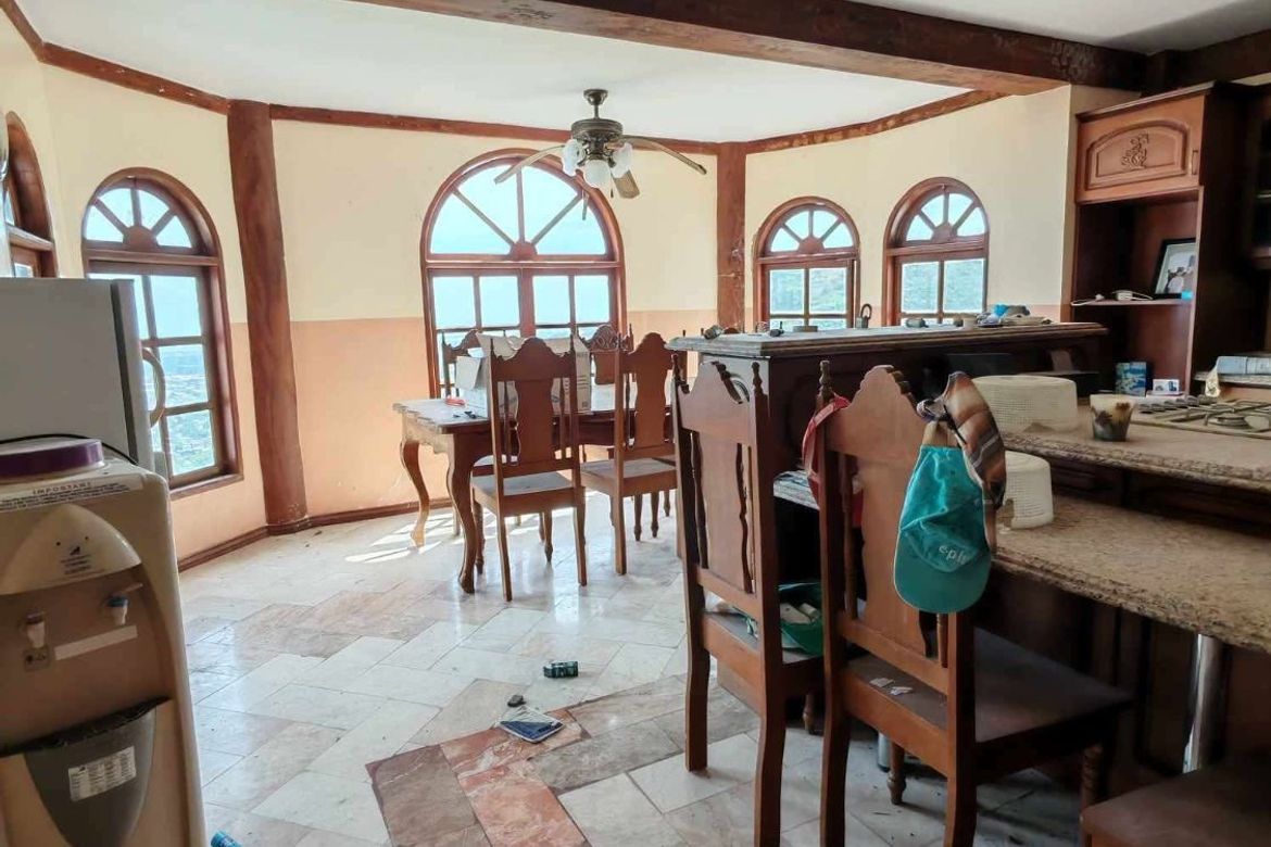 6 Bedroom House for Sale in Tisa, Cebu City, Cebu – photo 2