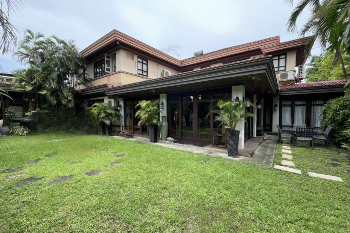 6 Bedroom House for Sale in Ugong Norte, Quezon City, Metro Manila