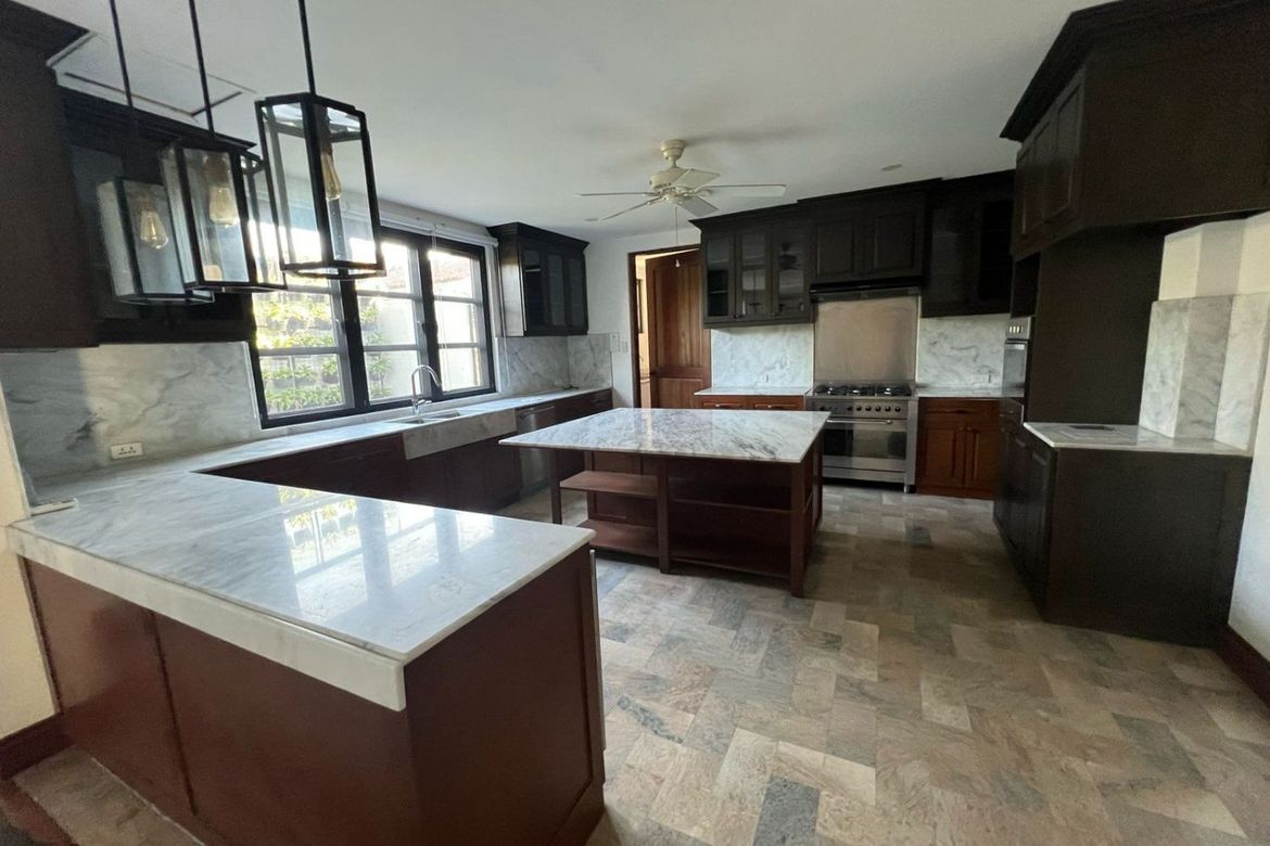 6 Bedroom House for Sale in Ugong, Pasig, Metro Manila