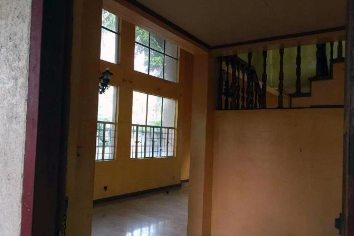 6 Bedroom House for Sale in Urdaneta Village, Bangkal, Makati, Metro Manila near MRT-3 Magallanes