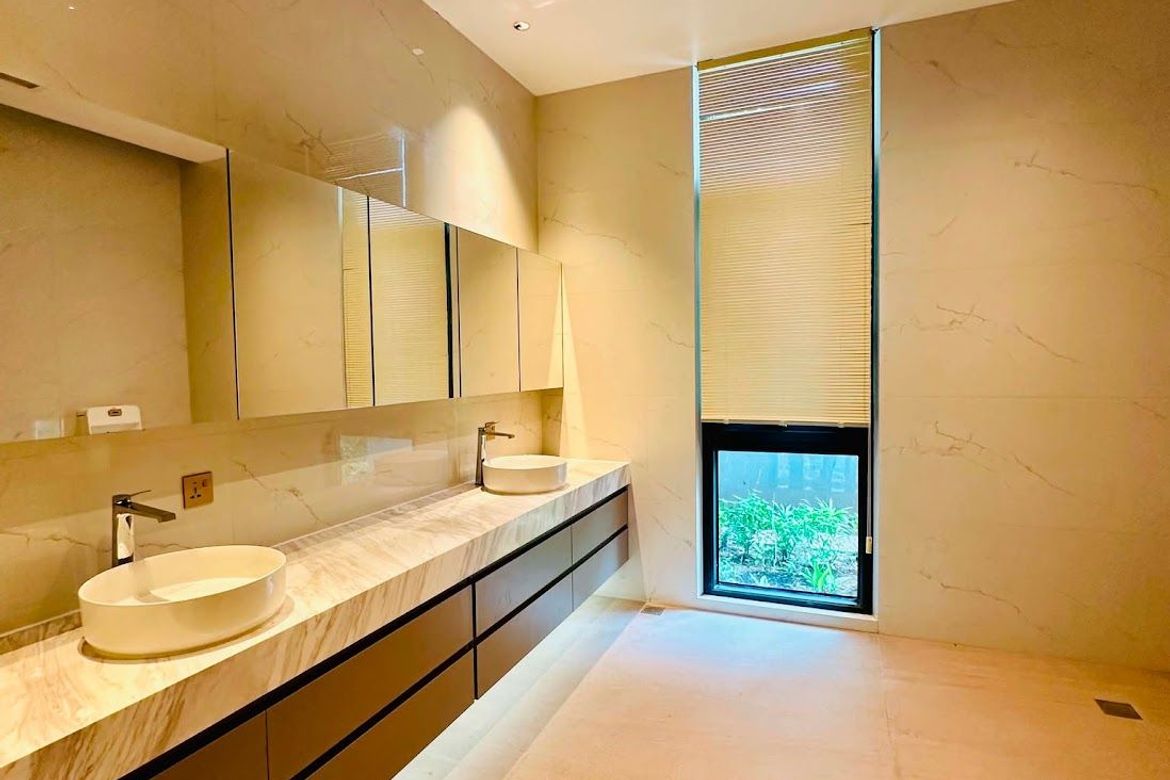 6 Bedroom House for Sale in Urdaneta Village, Bangkal, Makati, Metro Manila near MRT-3 Magallanes – photo 8