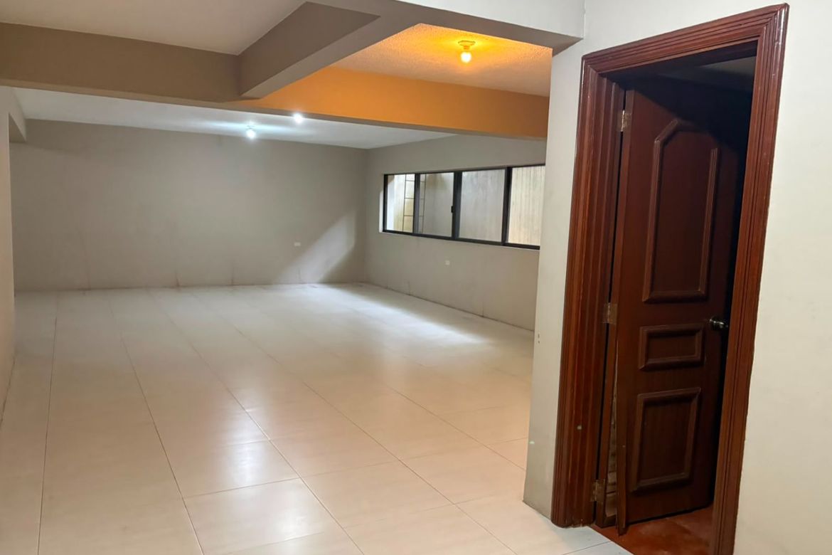 6 Bedroom House for Sale in Urdaneta Village, Urdaneta, Makati City near MRT-3 Buendia – photo 10