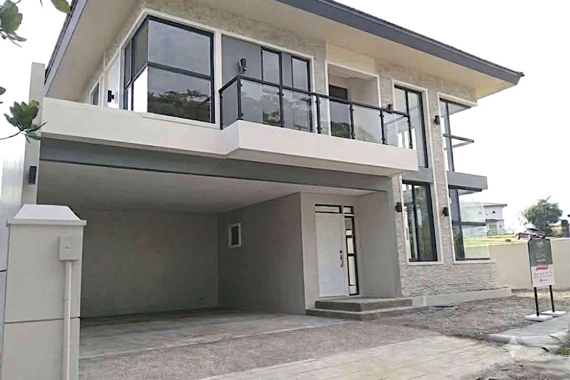 6 Bedroom House for Sale in Versailles Alabang Village, Almanza Dos, Las Piñas, Metro Manila