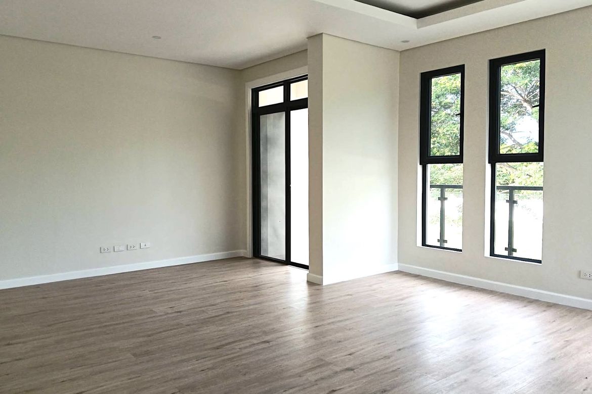 6 Bedroom House for Sale in Versailles Alabang Village, Almanza Dos, Las Piñas, Metro Manila – photo 7