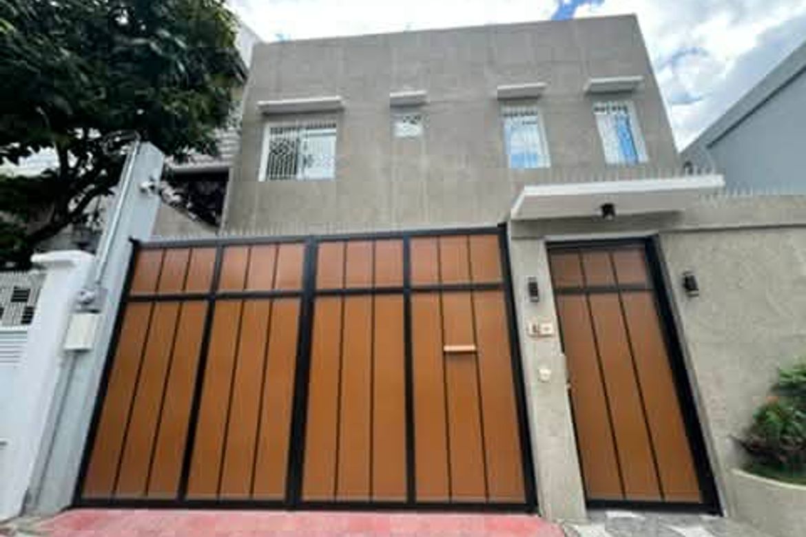 6 Bedroom House for Sale in Veterans Village, Quezon City, Metro Manila near MRT-3 North Avenue