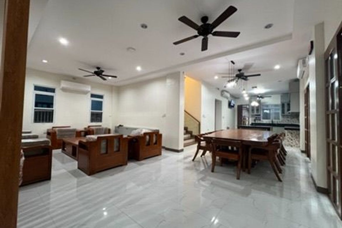6 Bedroom House for Sale in Veterans Village, Quezon City, Metro Manila near MRT-3 North Avenue – photo 2