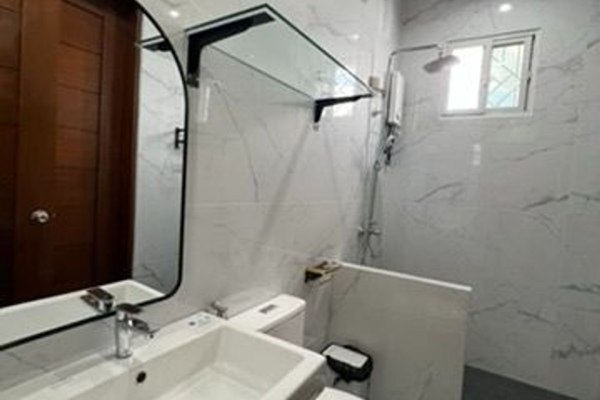 6 Bedroom House for Sale in Veterans Village, Quezon City, Metro Manila near MRT-3 North Avenue – photo 8