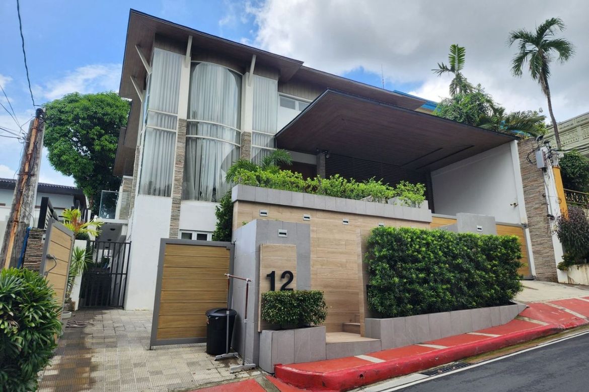 6 Bedroom House for Sale in White Plains, Quezon City, Metro Manila