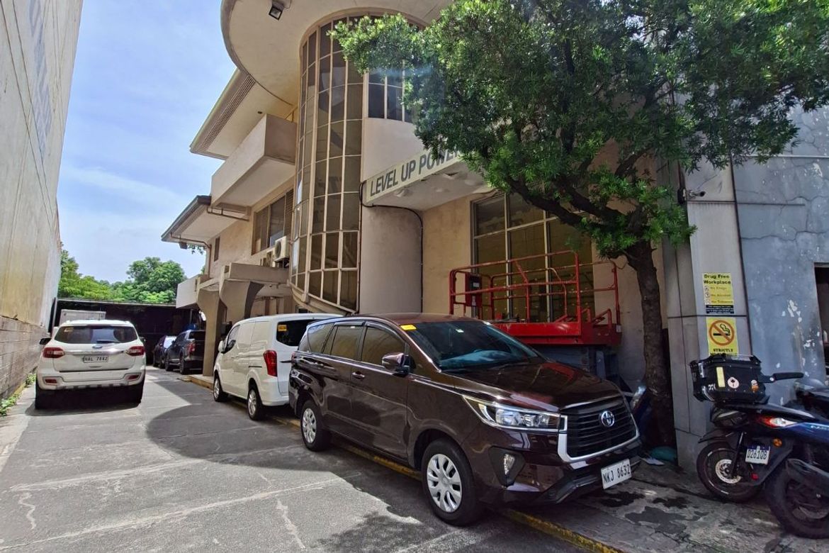 6 Bedroom Shophouse for Rent in Wack-Wack Greenhills, Mandaluyong, Metro Manila near MRT-3 Ortigas photo 2
