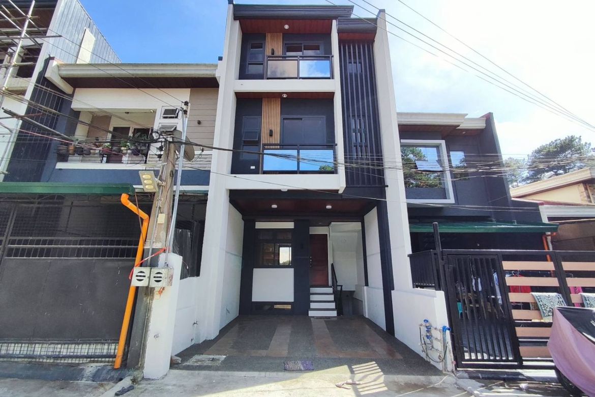 6 Bedroom Townhouse for Sale in Bakakeng North, Baguio, Benguet