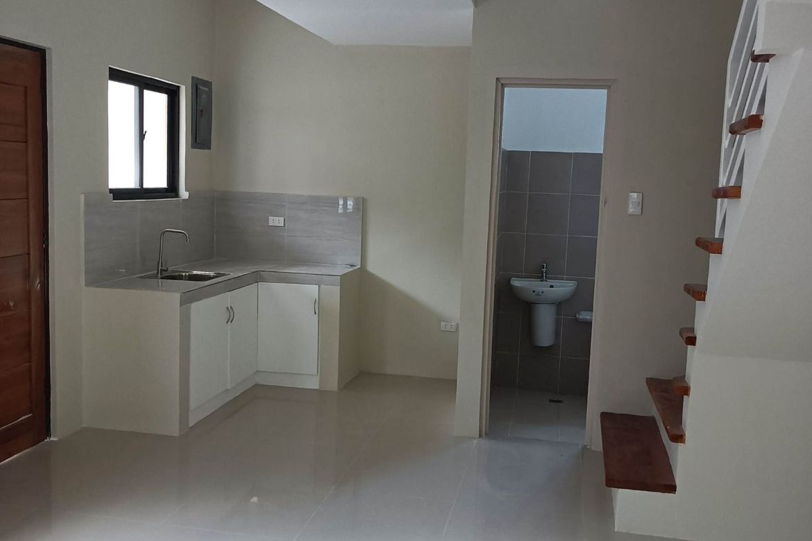 6 Bedroom Townhouse for Sale in Barangay 174, Caloocan, Metro Manila – photo 3
