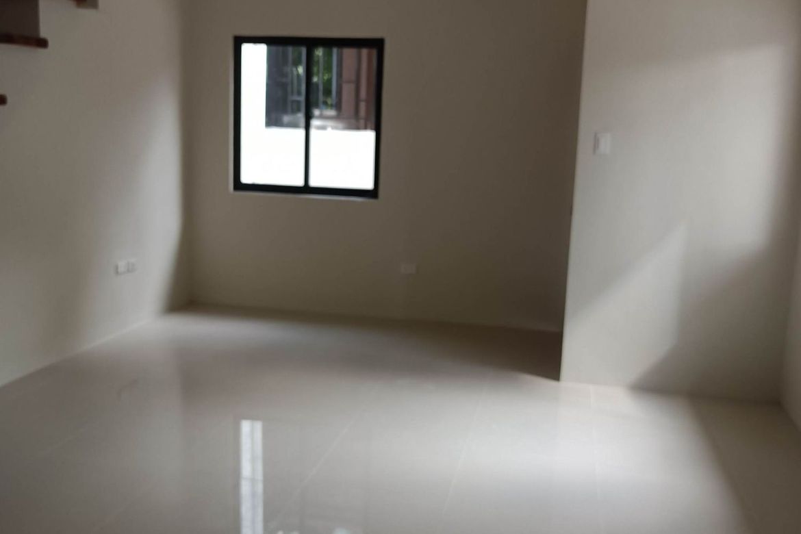 6 Bedroom Townhouse for Sale in Barangay 174, Caloocan, Metro Manila – photo 4