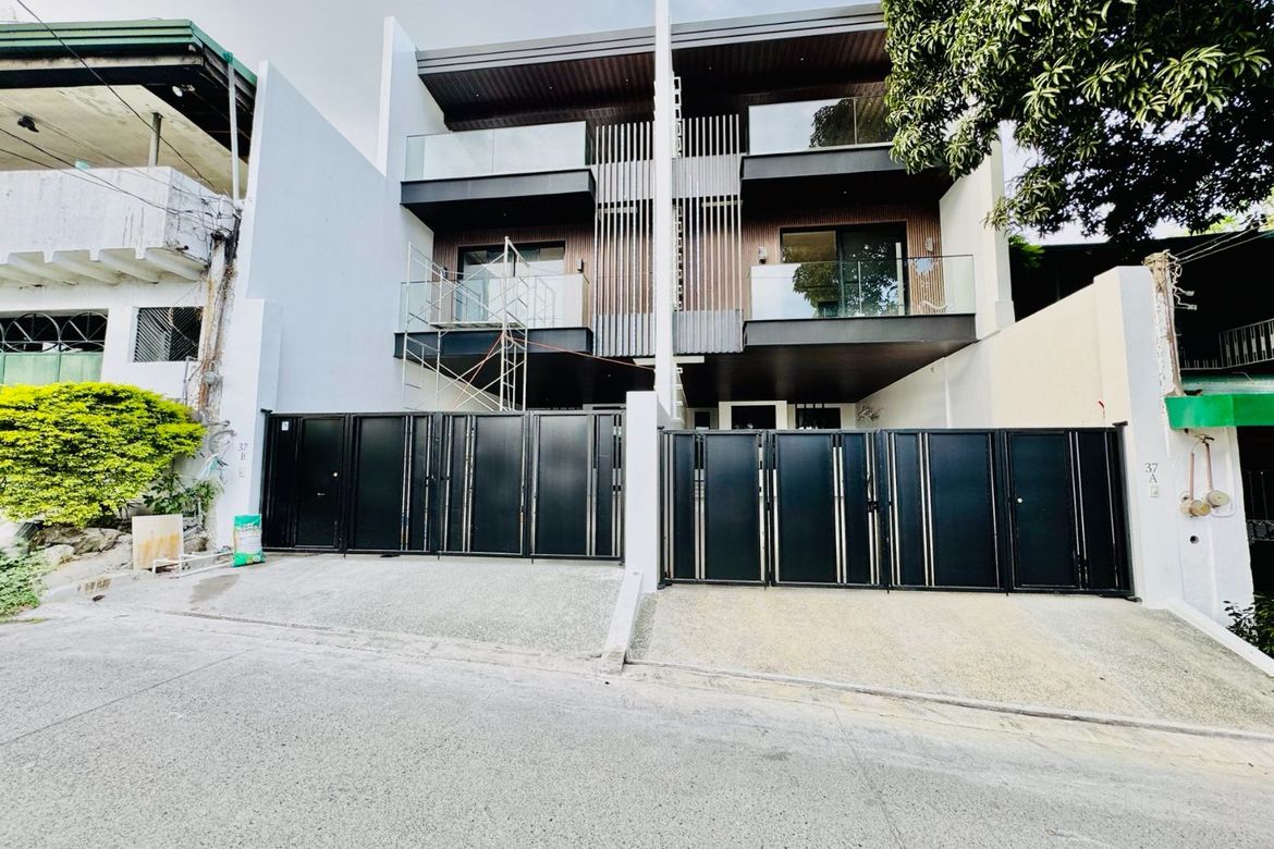6 Bedroom Townhouse for Sale in Kapitolyo, Pasig, Metro Manila