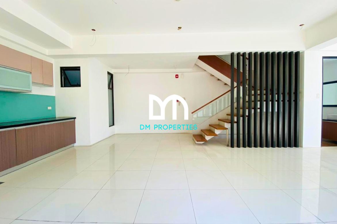6 Bedroom Townhouse for Sale in Pasadeña, San Juan, Metro Manila near LRT-2 Gilmore