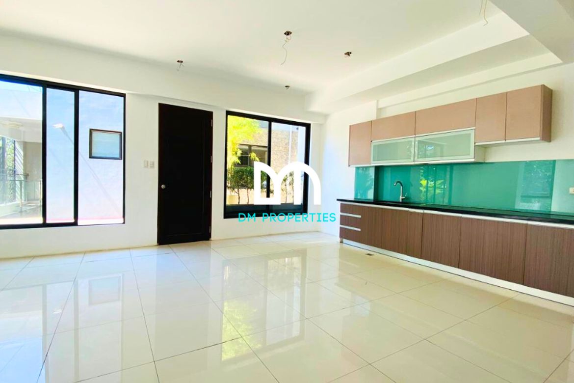6 Bedroom Townhouse for Sale in Pasadeña, San Juan, Metro Manila near LRT-2 Gilmore – photo 2
