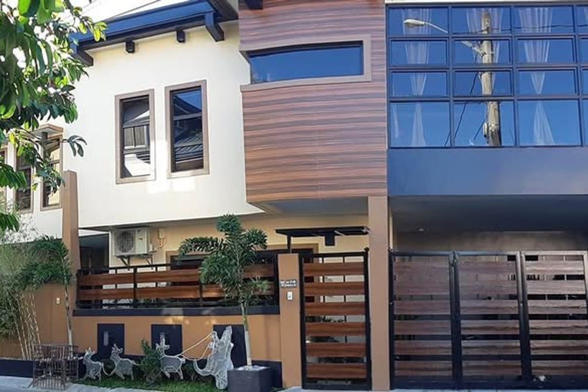 6 Bedroom Townhouse for Sale in Sun Valley, Parañaque, Metro Manila