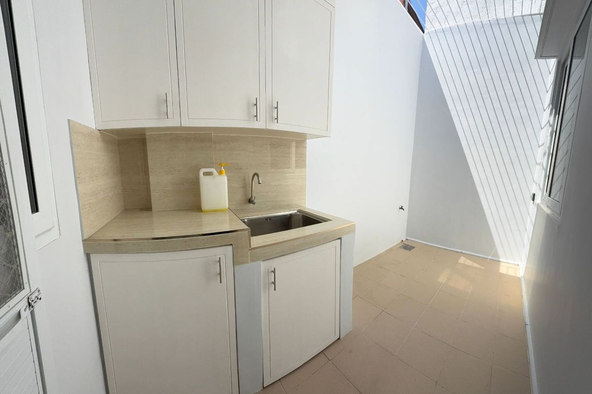 6 Bedroom Townhouse for Sale in Talon Dos, Las Piñas, Metro Manila – photo 5