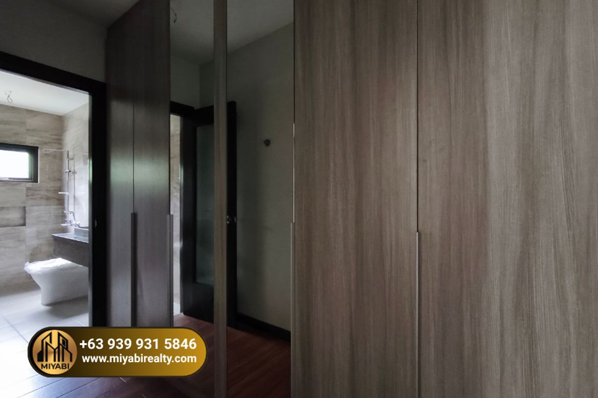 6 Bedroom Townhouse for Sale in Tandang Sora, Quezon City, Metro Manila – photo 5