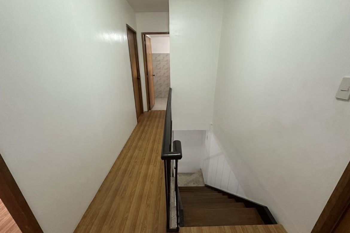 6 Bedroom Townhouse for Sale in Valenzuela, Makati, Metro Manila – photo 4