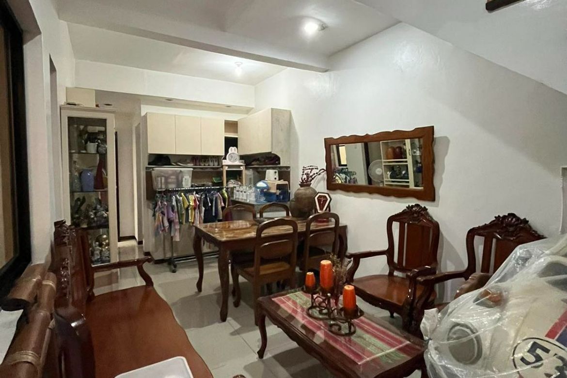 6 Bedroom Townhouse for Sale in West Crame, San Juan, Metro Manila near MRT-3 Santolan
