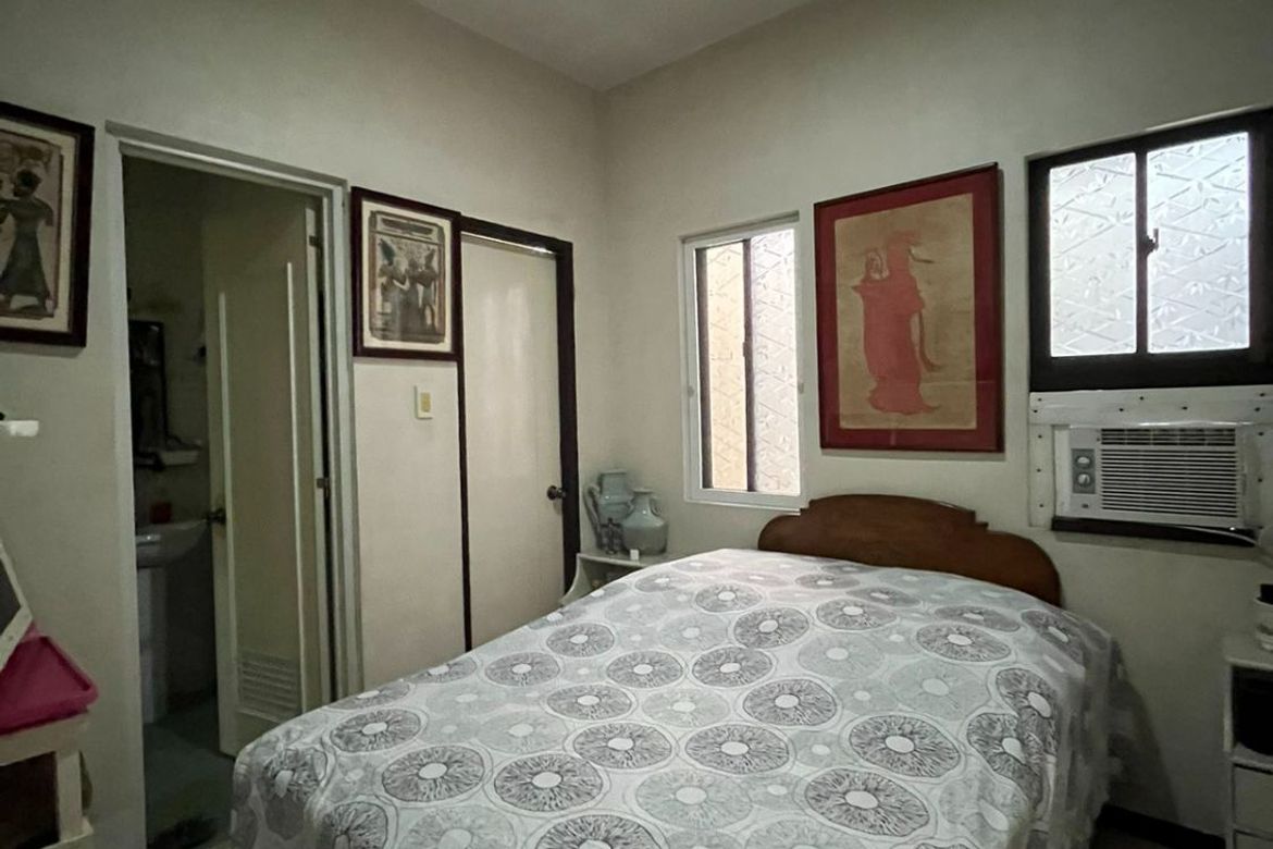6 Bedroom Townhouse for Sale in West Crame, San Juan, Metro Manila near MRT-3 Santolan – photo 4