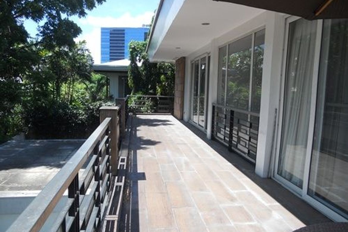 6 Bedroom Villa for Sale in Dasmariñas Village, Dasmariñas North, Makati, Metro Manila near MRT-3 Magallanes – photo 3
