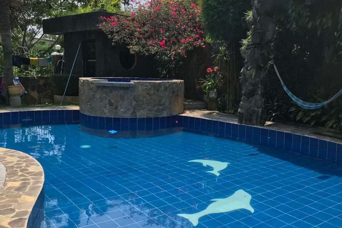 6 Bedroom Villa for Sale in Mendez Crossing West, Tagaytay, Cavite