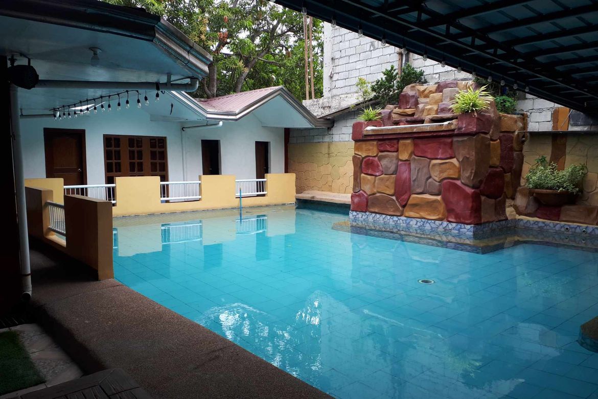 6 Bedroom Villa for Sale in Santa Rita, Guiguinto, Bulacan