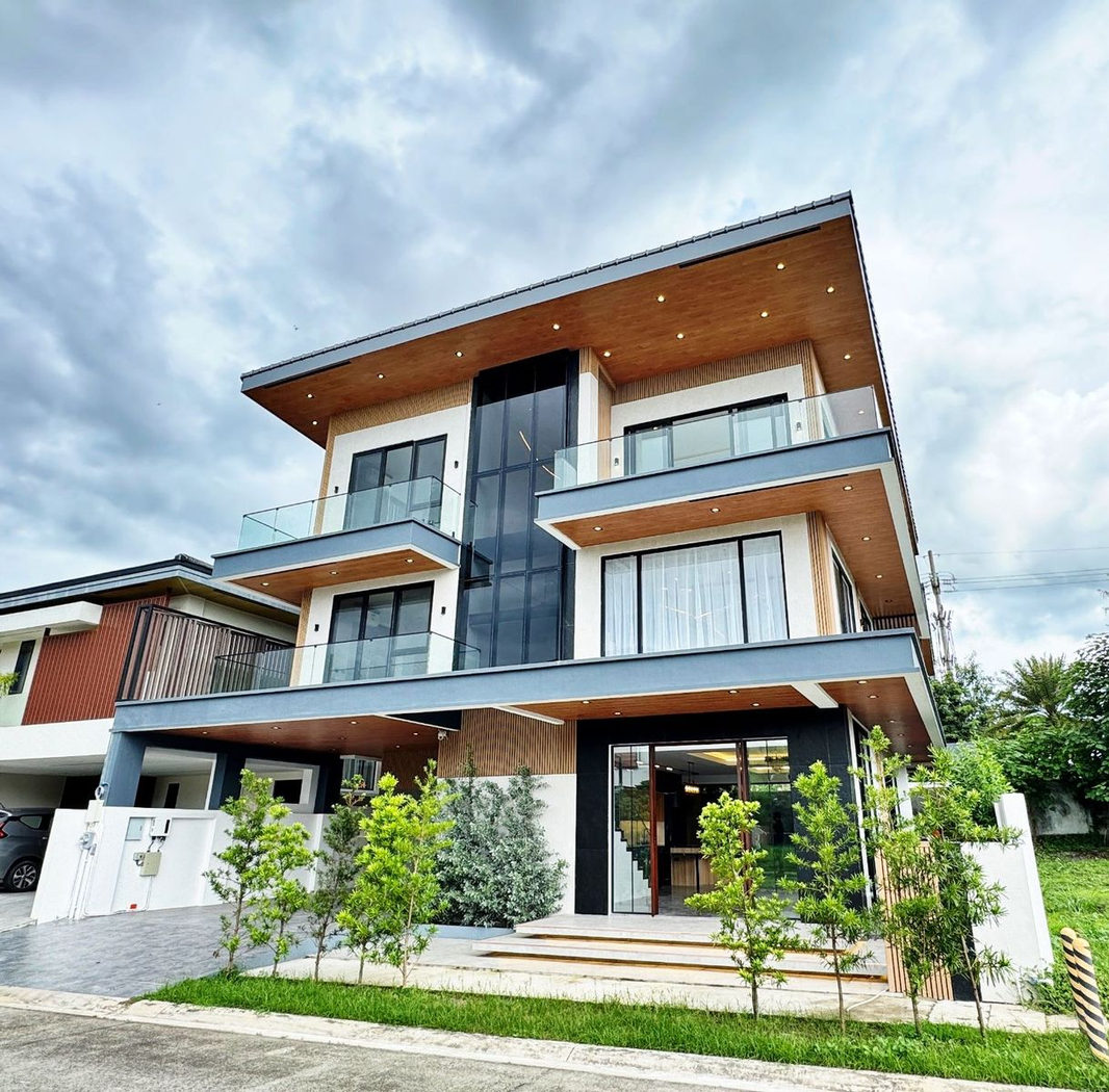 Brand-New 7-Bedroom 3-Storey House with Pool for Sale in Tokyo Mansions, South Forbes, Silang, Cavite