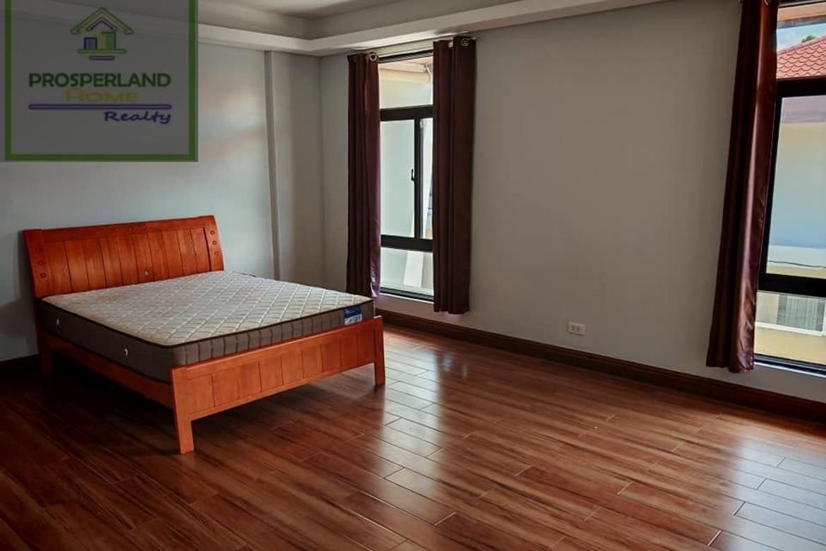7 Bedroom House for Rent in Moonwalk, Parañaque, Metro Manila photo 2