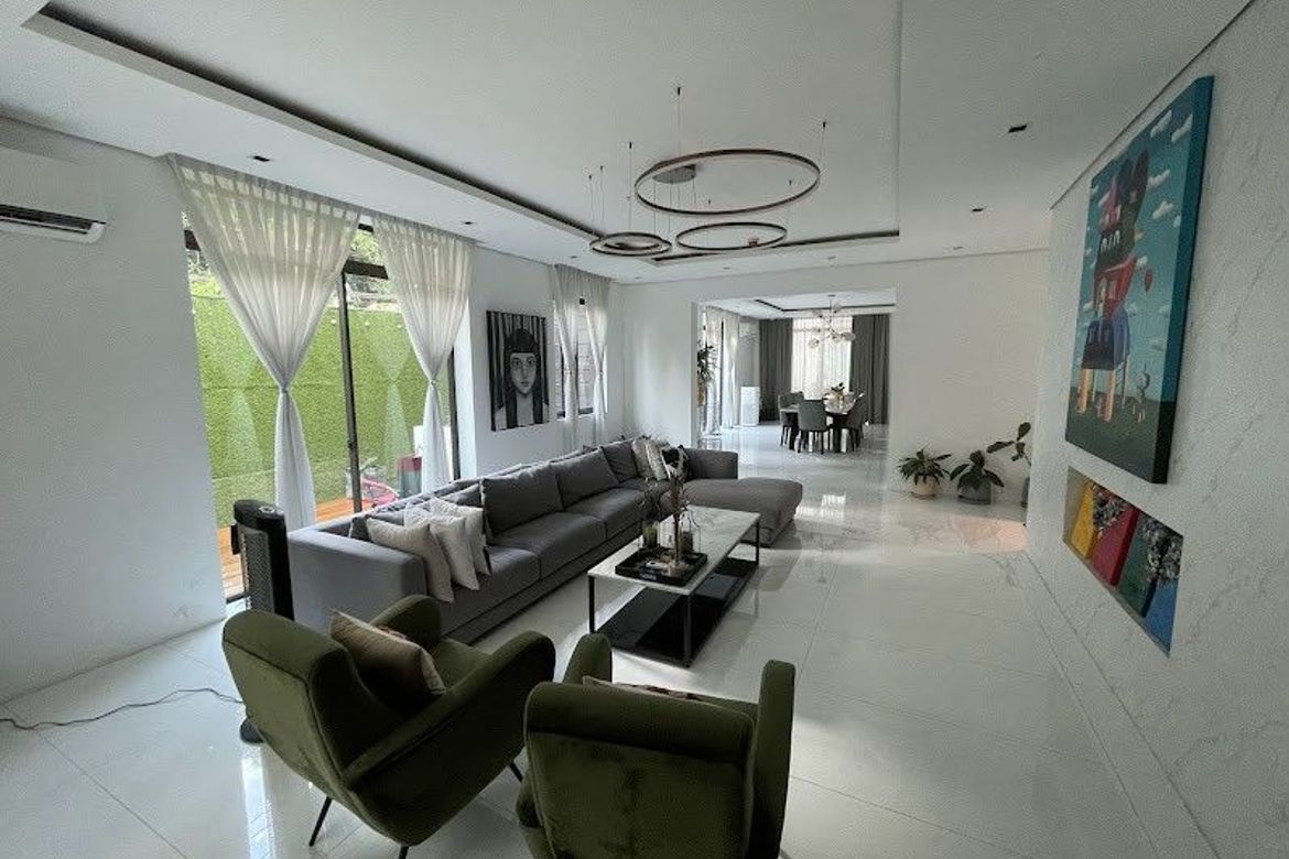 7 Bedroom House for Sale in Addition Hills, San Juan, Metro Manila