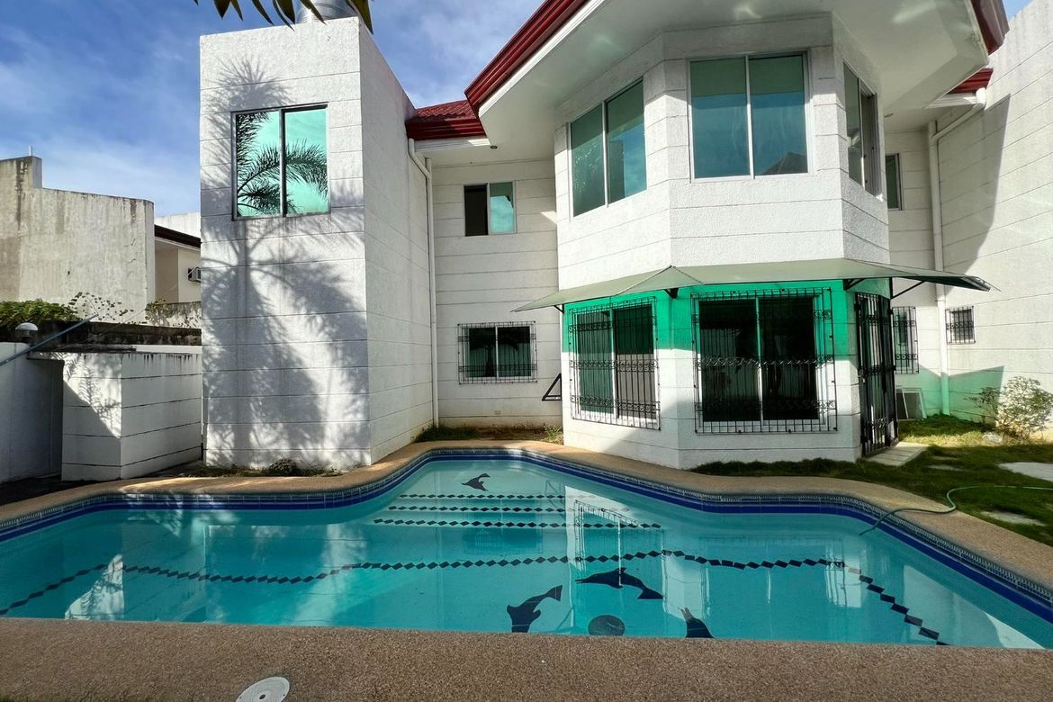 7 Bedroom House for Sale in Banilad, Mandaue, Cebu