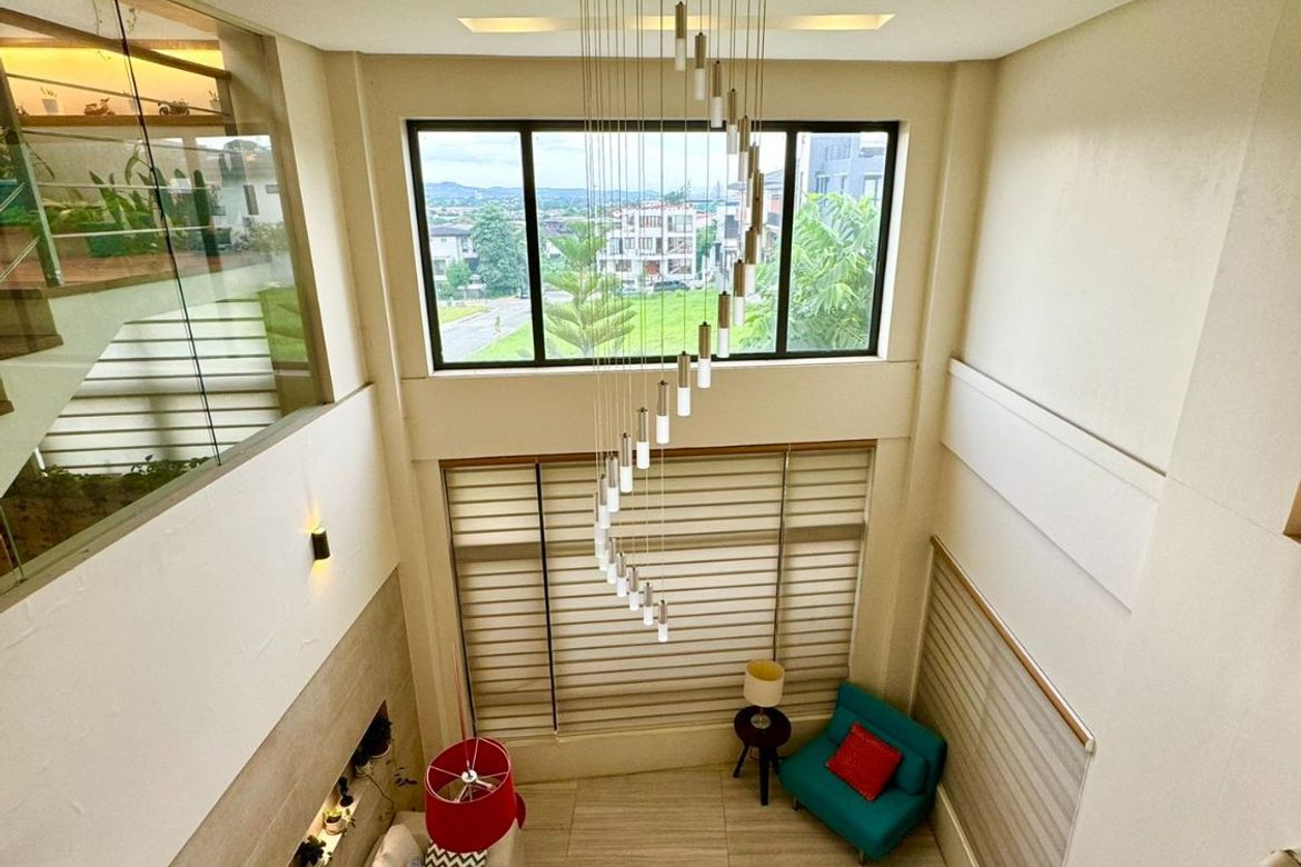 7 Bedroom House for Sale in Batasan Hills, Quezon City, Metro Manila