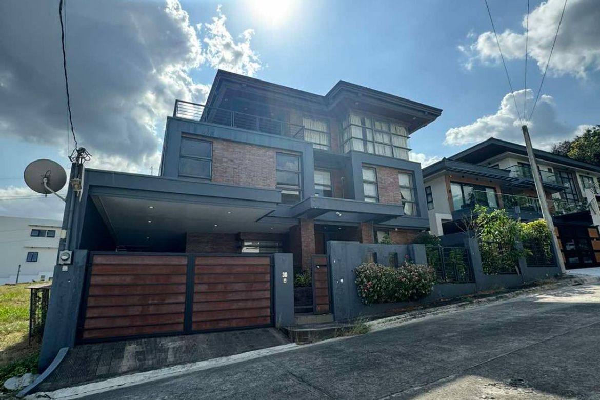 7 Bedroom House for Sale in Batasan Hills, Quezon City, Metro Manila