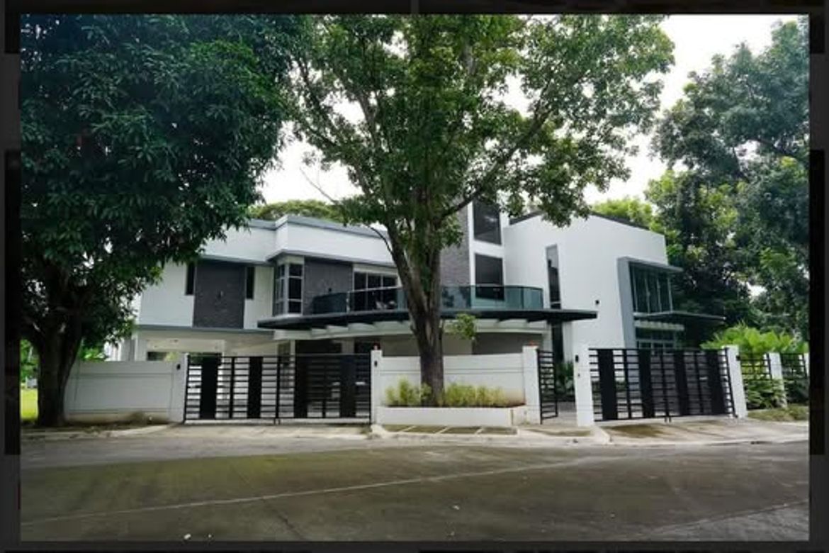 7 Bedroom House for Sale in Cabilang Baybay, Carmona, Cavite