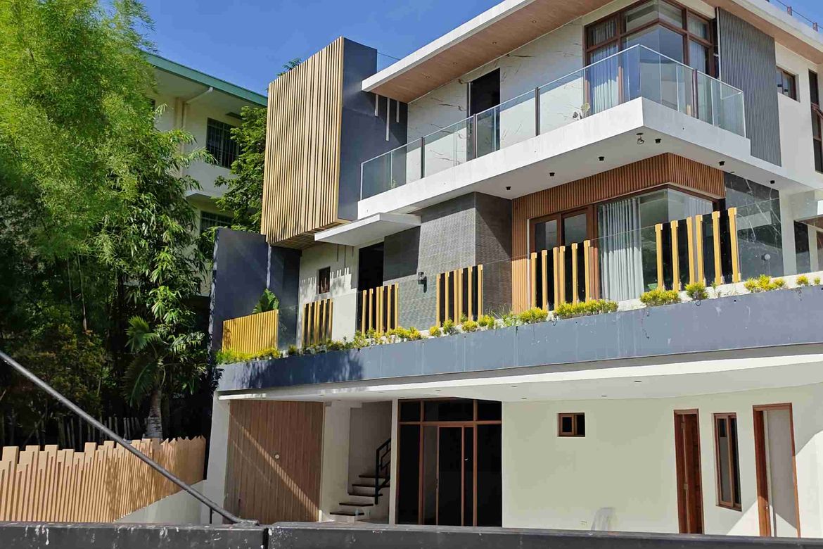 7 Bedroom House for Sale in Cadulawan, Talisay, Cebu