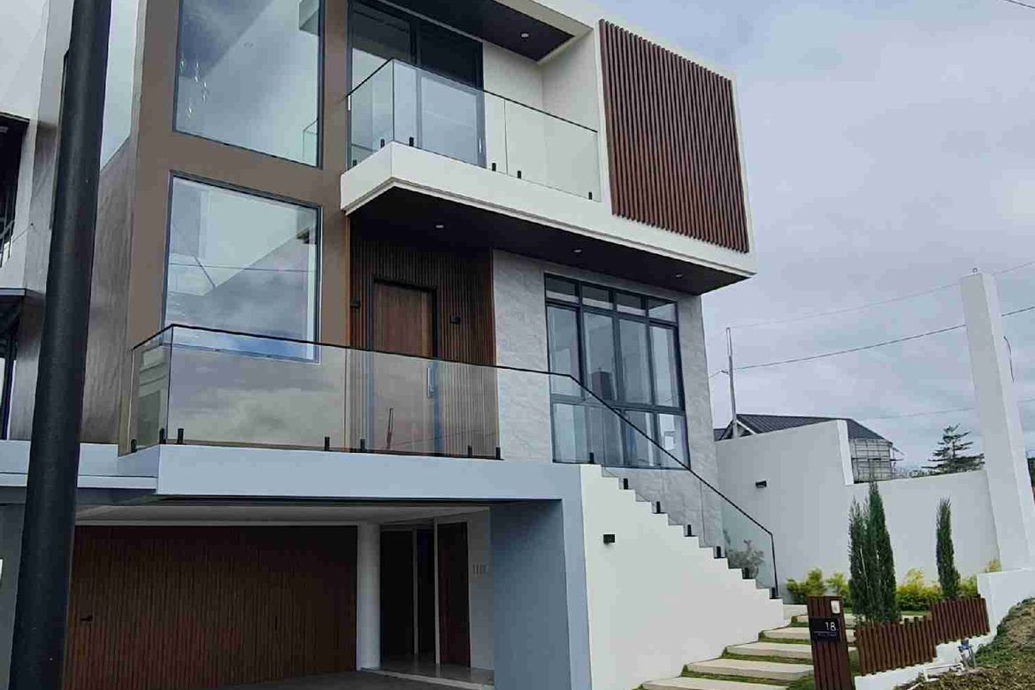 7 Bedroom House for Sale in Canlubang, Calamba, Laguna