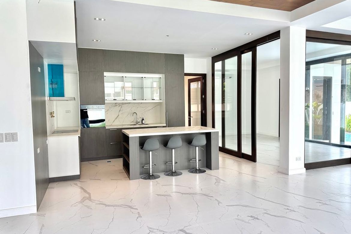 7 Bedroom House for Sale in Cupang, Muntinlupa, Metro Manila – photo 2