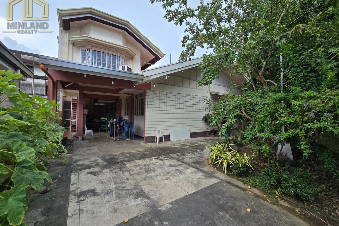 7 Bedroom House for Sale in Loyola Heights, Quezon City, Metro Manila near LRT-2 Katipunan