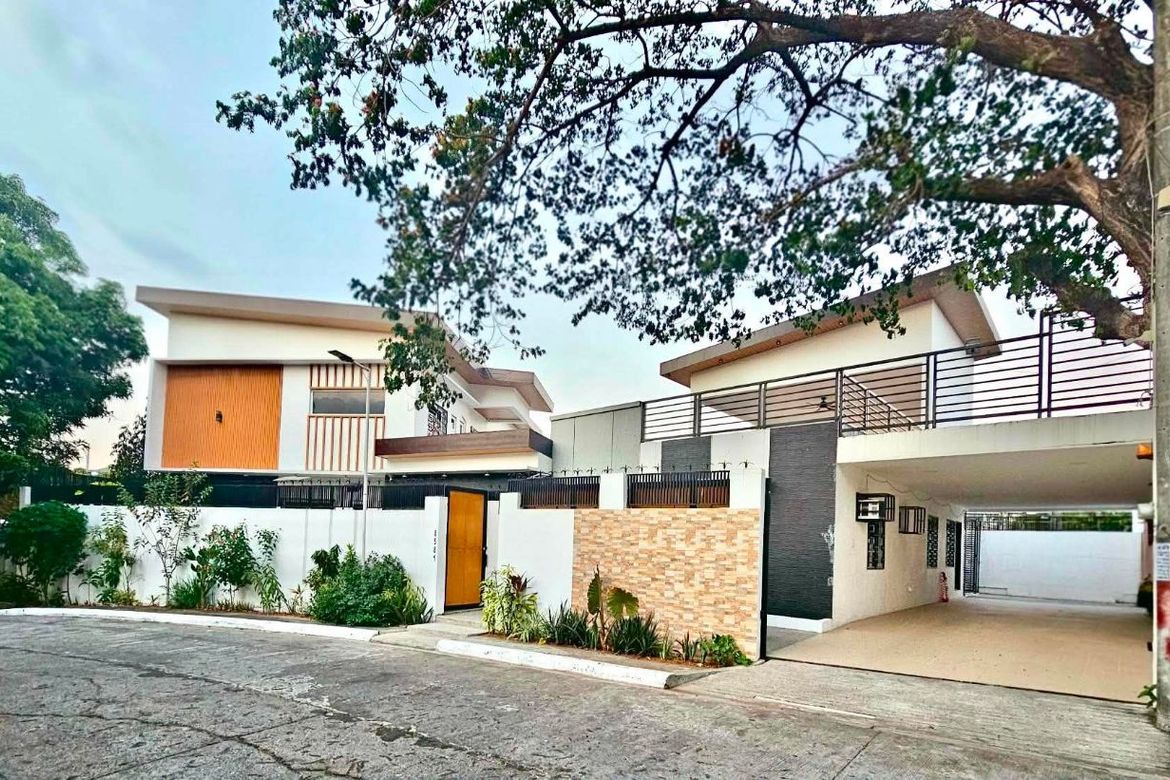 7 Bedroom House for Sale in Marcelo Green Village, Parañaque, Metro Manila