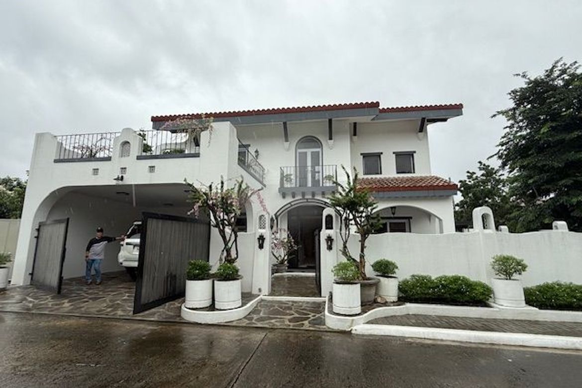 7 Bedroom House for Sale in Pasong Tamo, Quezon City, Metro Manila