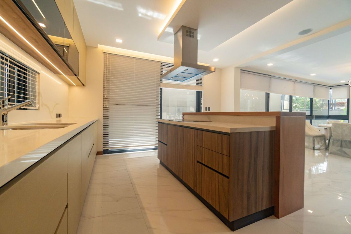 7 Bedroom House for Sale in Pasong Tamo, Quezon City, Metro Manila – photo 8