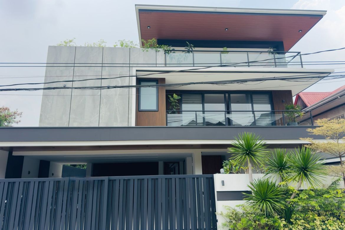 7 Bedroom House for Sale in Pasong Tamo, Quezon City, Metro Manila