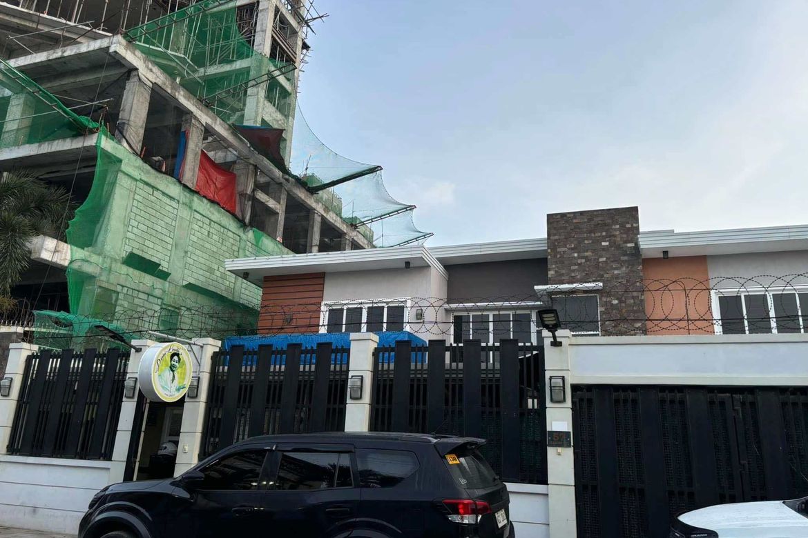 7 Bedroom House for Sale in Pulung Maragul, Angeles, Pampanga
