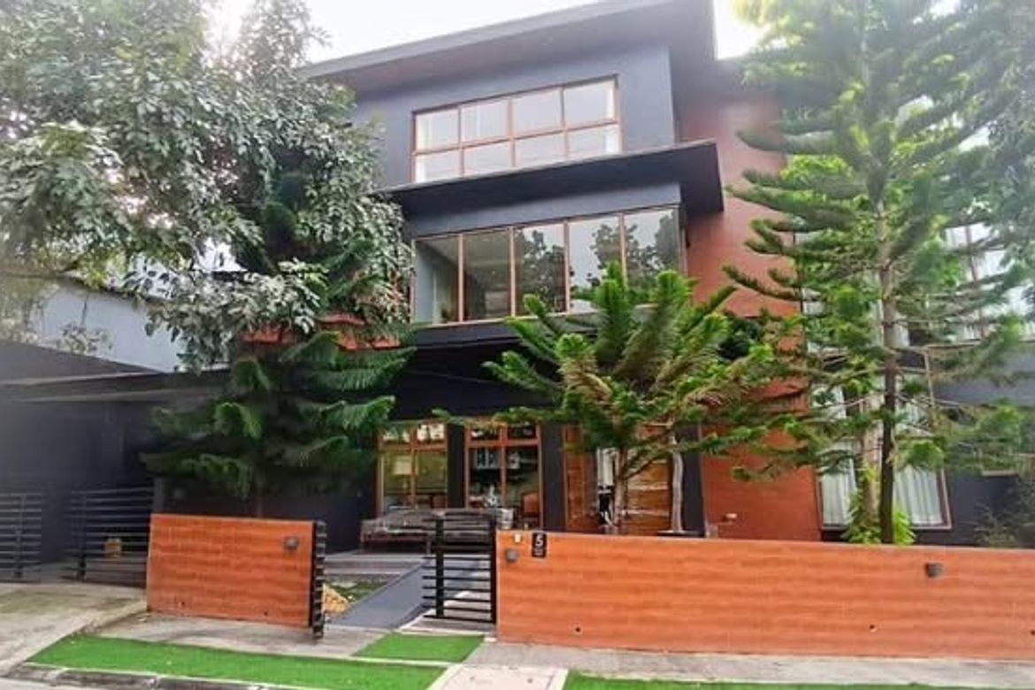 7 Bedroom House for Sale in Putatan, Muntinlupa, Metro Manila