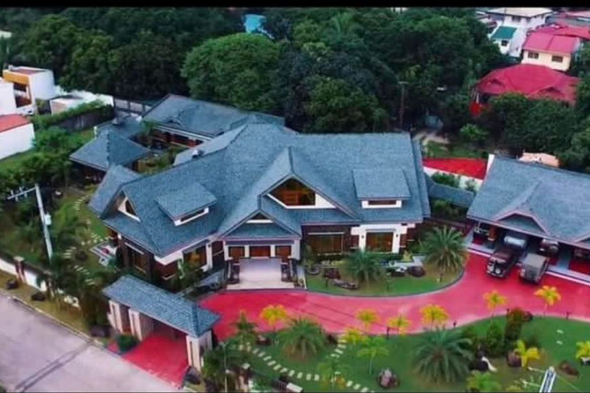 7 Bedroom House for Sale in Santo Domingo, Angeles, Pampanga
