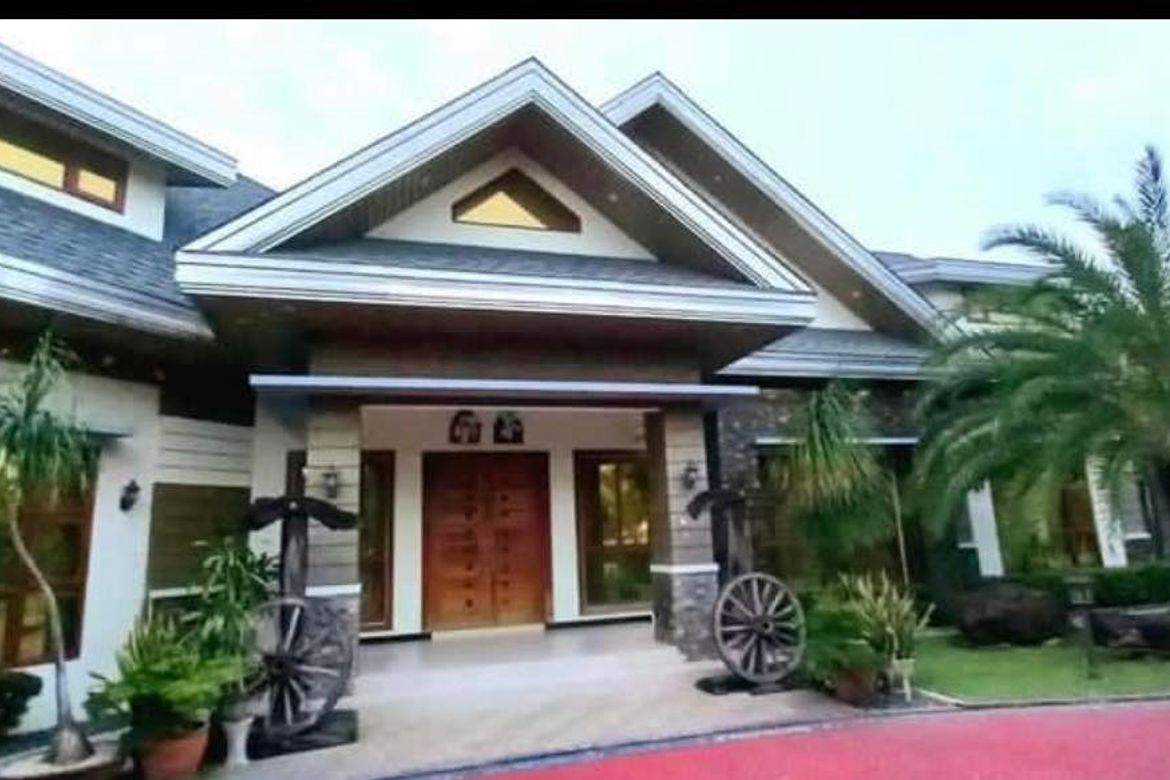 7 Bedroom House for Sale in Santo Domingo, Angeles, Pampanga – photo 2