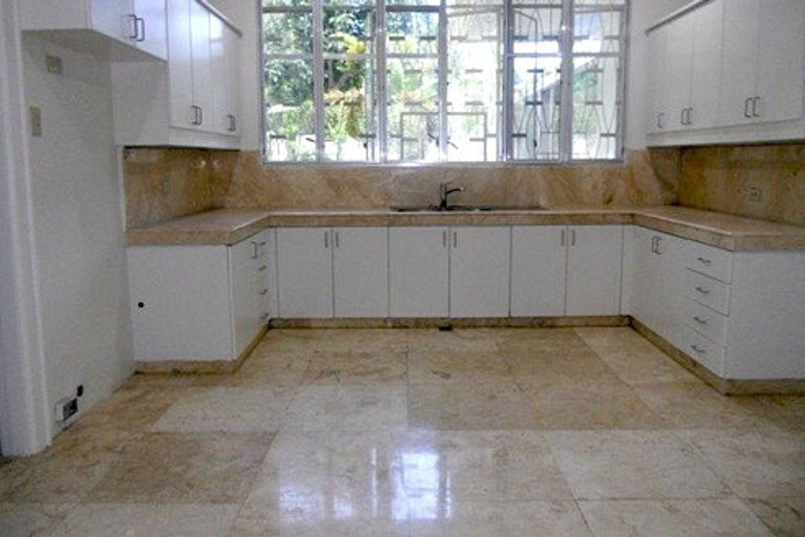 7 Bedroom House for Sale in Urdaneta Village, Bangkal, Makati, Metro Manila near MRT-3 Magallanes – photo 2